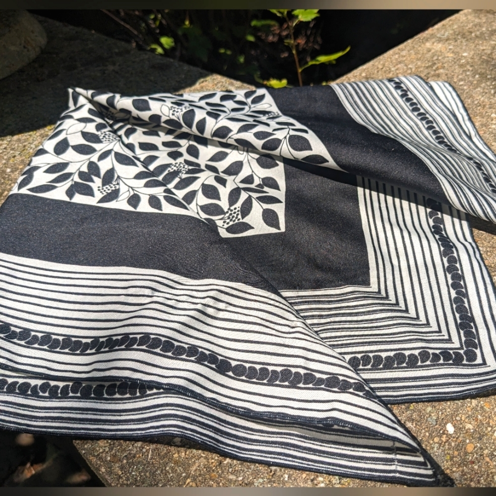 Ray Strauss black and white, floral deco style 15" square vintage scarf